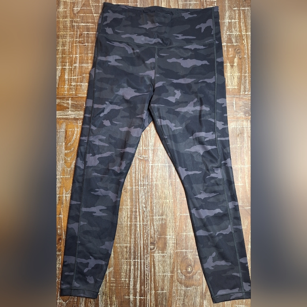 Athleta Ultimate Camo‎ 7/8 Tight Gray/Green Women's Size Medium W/Stash Pocket